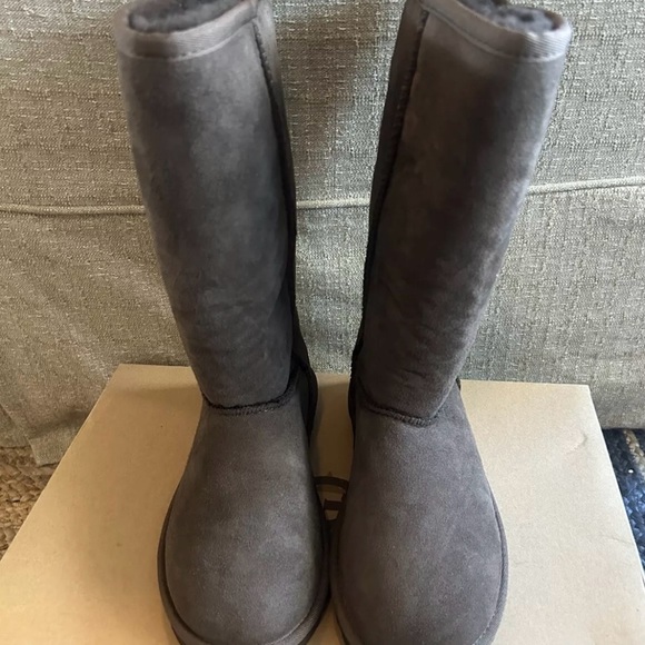 NEW Girls UGG tall chocolate brown shearling knee high boots in box 2 - Picture 3 of 12